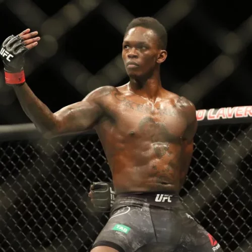 Israel Adesanya prévoit un retour anticipé pour l’UFC 300