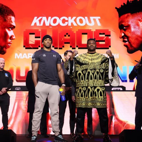 Anthony Joshua se prépare pour son plus grand défi contre Francis Ngannou