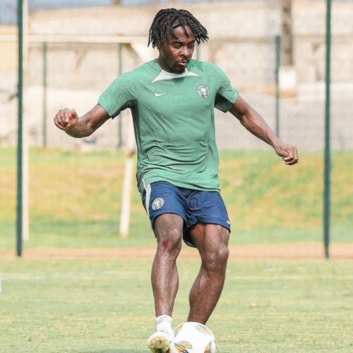 Bright Osayi-Samuel encourage l’équipe nigériane avant le match contre la Côte d’Ivoire