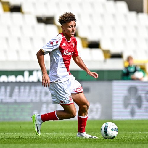 AS Monaco exclut Eliesse Ben Seghir pour geste grossier