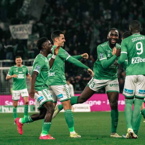 Saint-Étienne écrase Troyes lors d’une victoire écrasante en Ligue 2