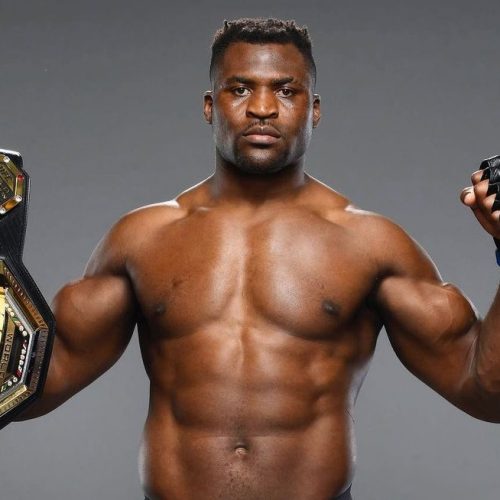 Francis Ngannou annonce son retour en MMA et affrontera le vainqueur Bader-Ferreira