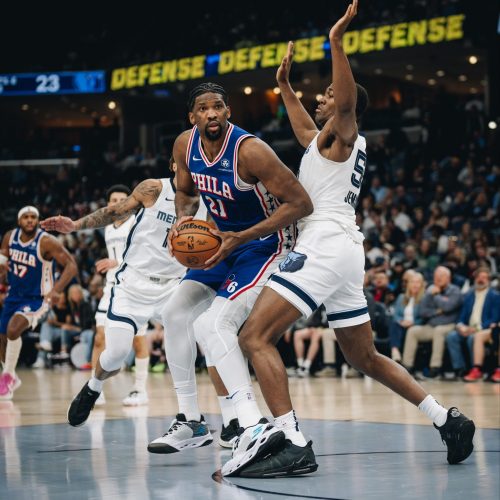 Joel Embiid brille avec 30 points et 12 rebonds dans la victoire des Sixers