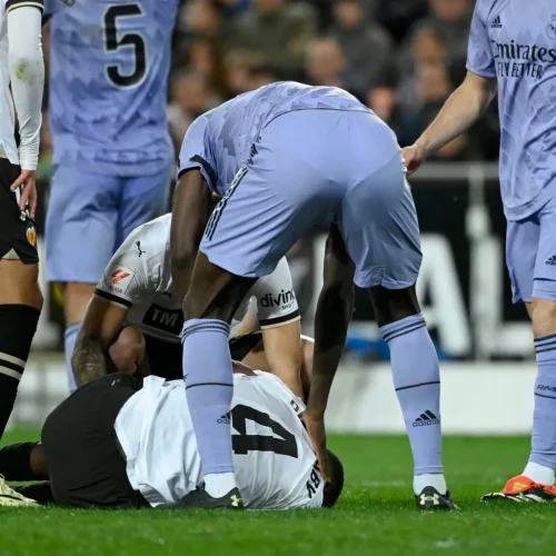 Blessure choquante de Mouctar Diakhaby lors du match entre Valence et Real Madrid