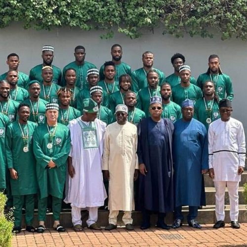 Le Nigeria honore les joueurs de football finalistes de la CAN