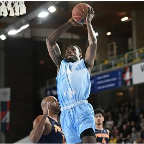 Emmanuel Omogbo prolonge son contrat avec Jeanne d’Arc Vichy-Clermont Métropole Basket