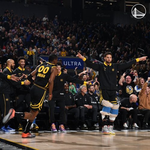 Golden State Warriors dominent les Milwaukee Bucks avec une victoire convaincante