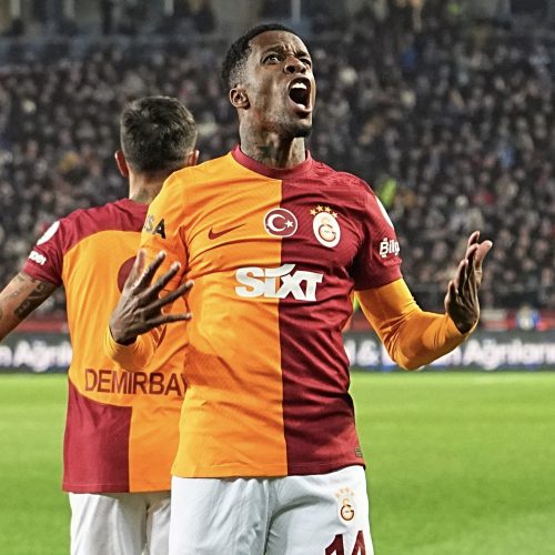 Wilfried Zaha inscrit un doublé lors de la victoire de Galatasaray contre Trabzonspor